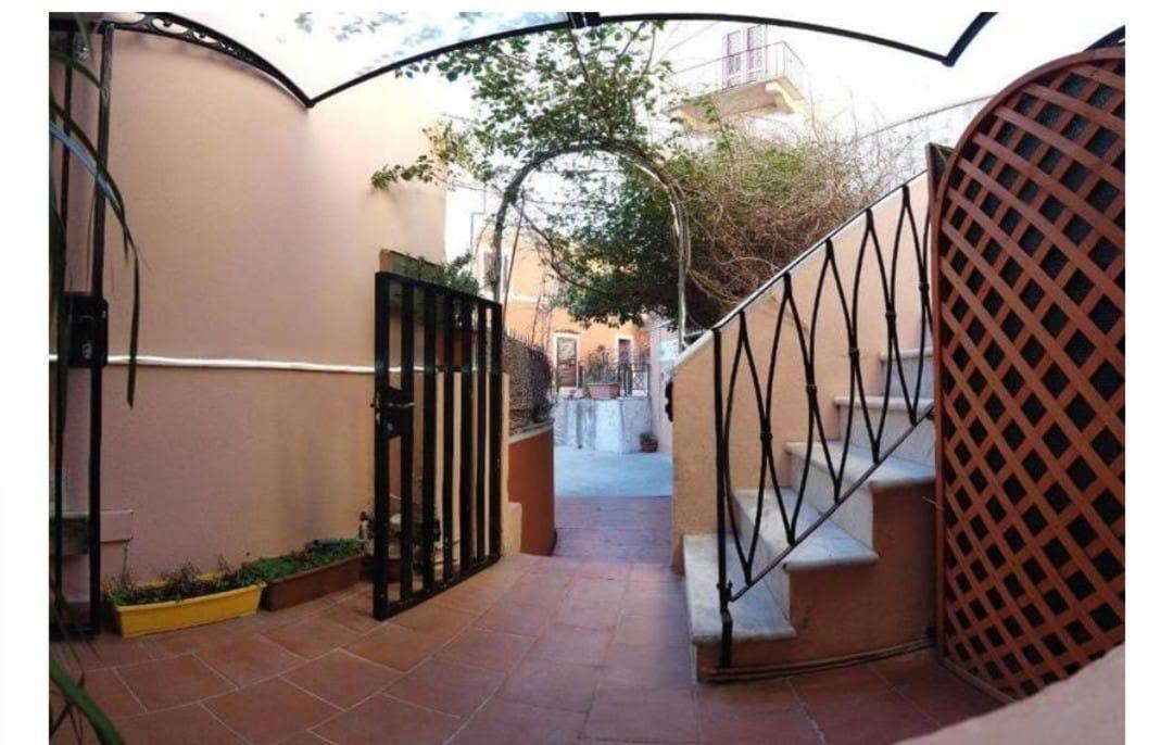 Locanda Genovese 20 La Maddalena  Luaran gambar